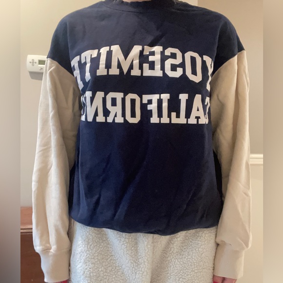 Subdued “Yosemite California” Crewneck - Picture 5 of 5